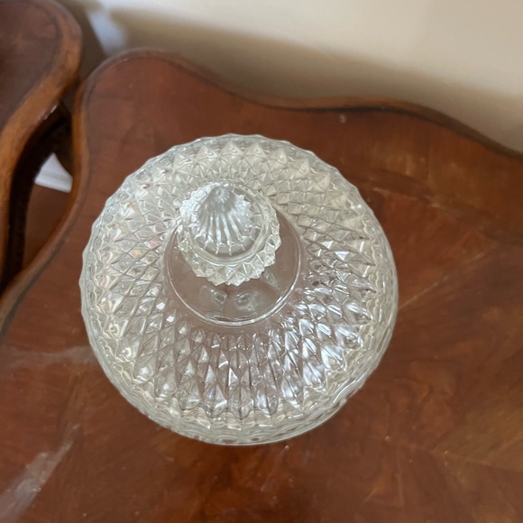 COPY - Vintage Indiana Diamond Cut Glass Pedestal Candy Dish With Cover - Picture 7 of 10